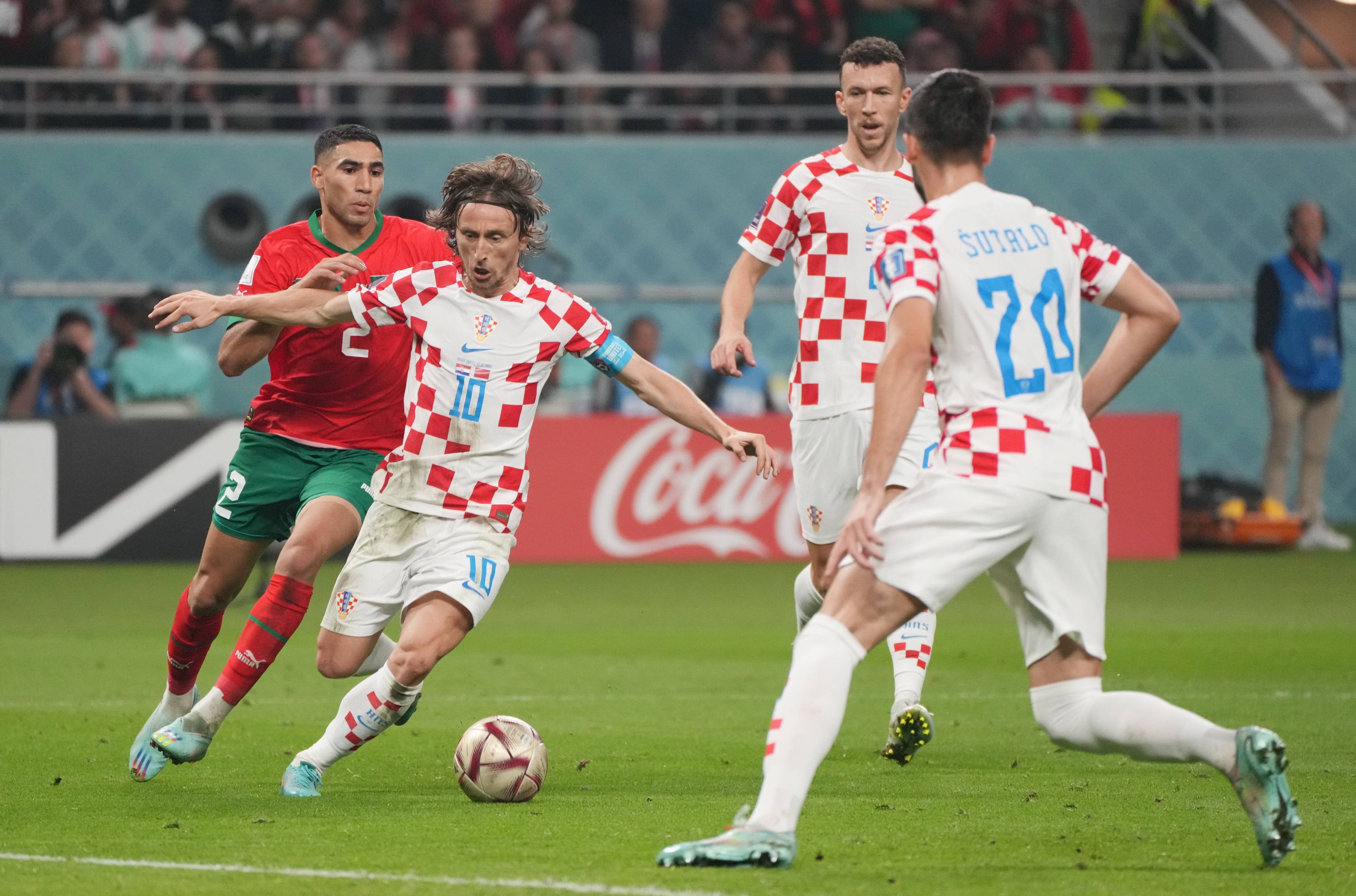 欧冠赛程吃紧，上海海港赛前遗憾出局，赛场秩序良好，更衣室氛围转暖的简单介绍-金年会app官方版